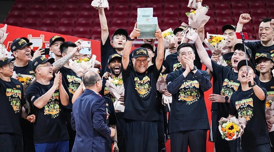 勒沃库森继续扩大领先优势！